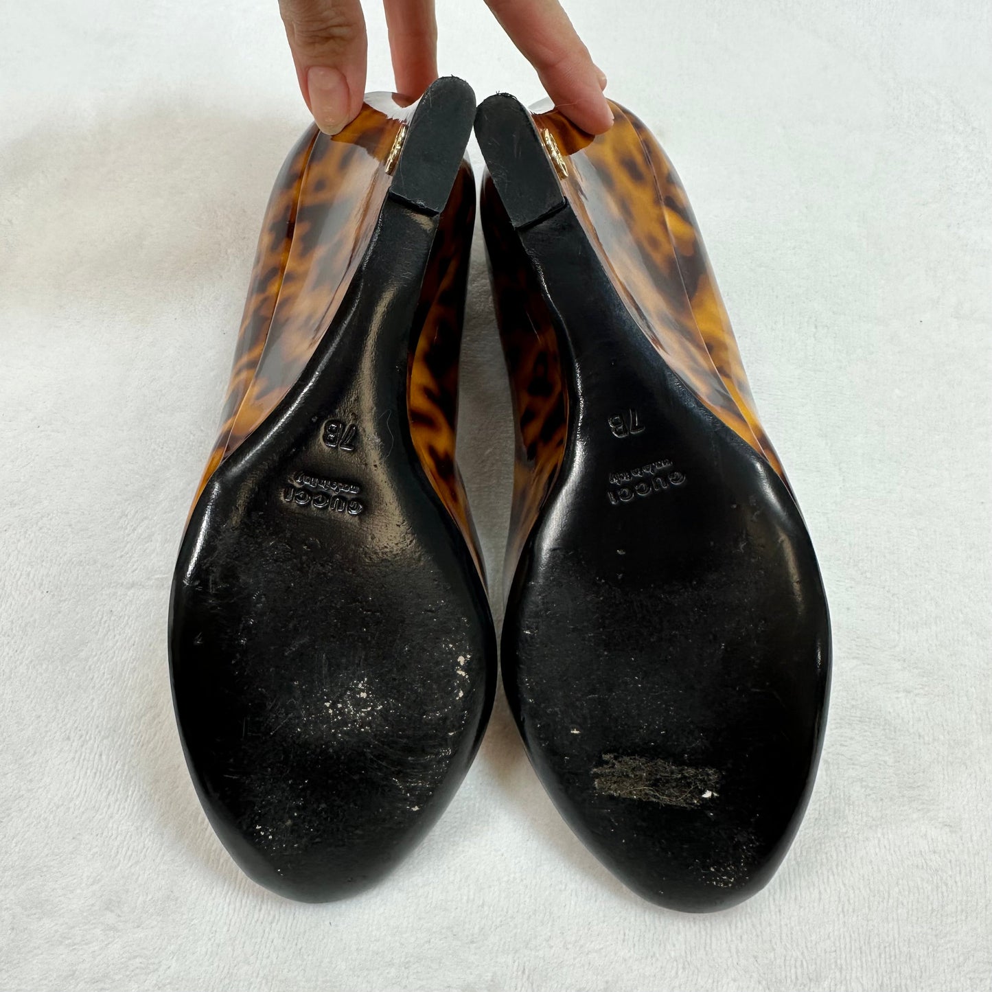 Shoes Luxury Designer By Gucci In Animal Print, Size: 7