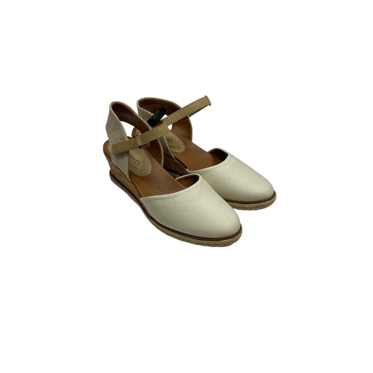 Shoes Heels Wedge By Bare Traps In Cream & Tan, Size: 8.5