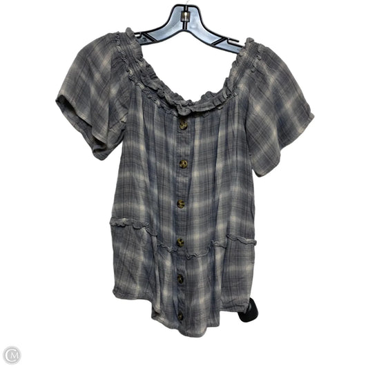 Top Short Sleeve By Maurices In Grey, Size: M