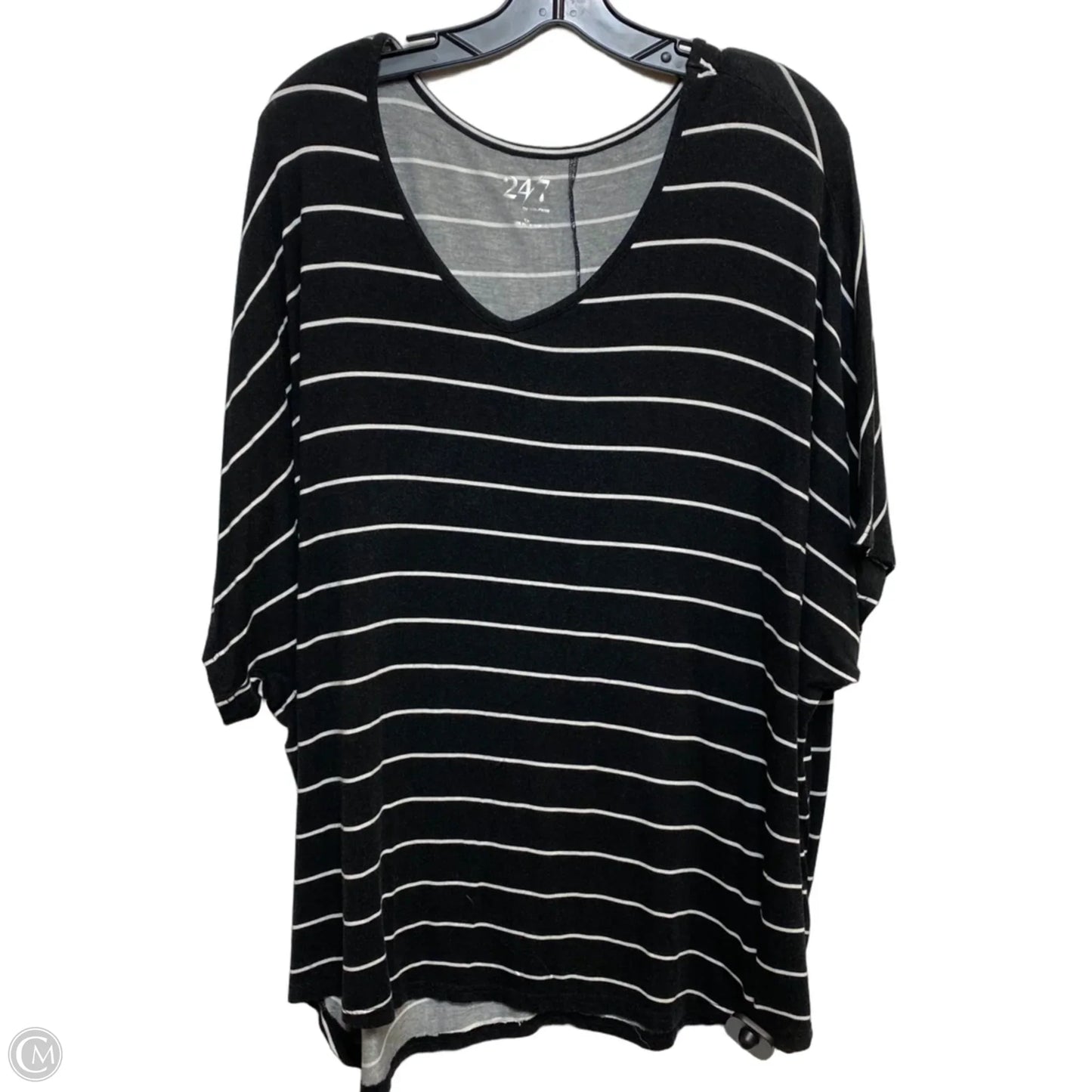 Top Short Sleeve By Maurices In Black & White, Size: 1x