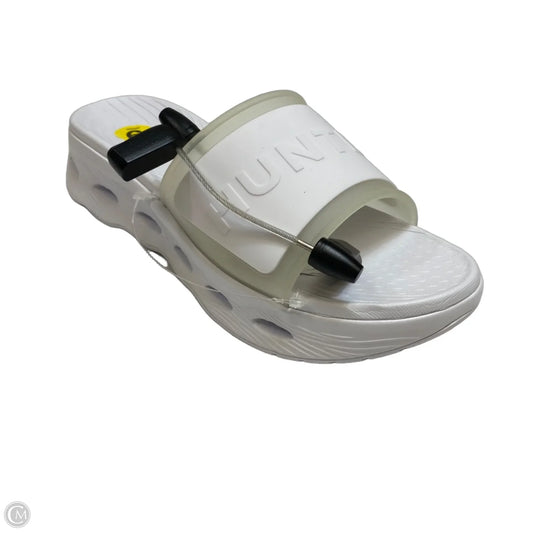 Sandals Designer By Hunter In White, Size: 9