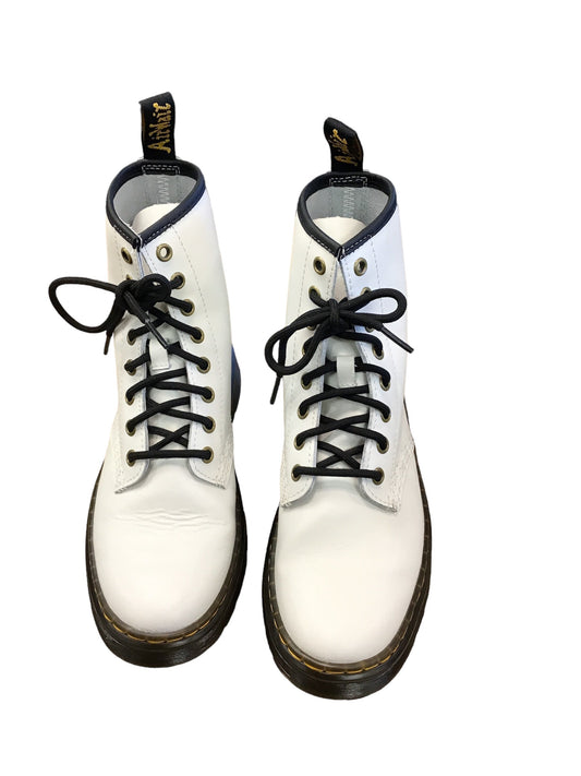 White Boots Ankle Flats Dr Martens, Size 7