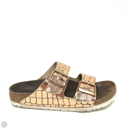 Sandals Flats By Birkenstock In Gold, Size: 6