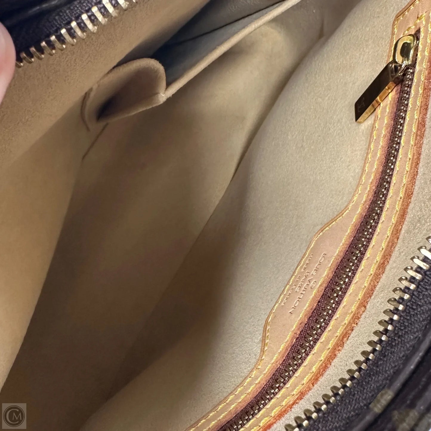 Handbag Luxury Designer By Louis Vuitton, Size: Medium