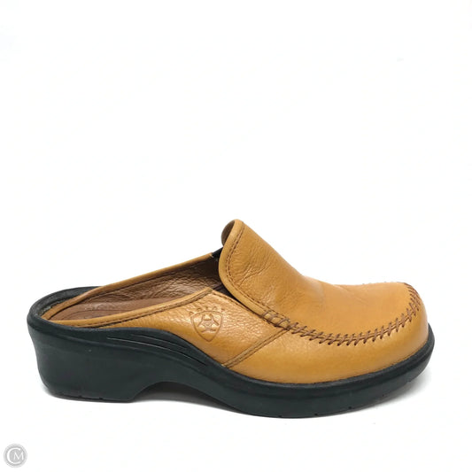 Shoes Flats By Ariat In Brown, Size: 7