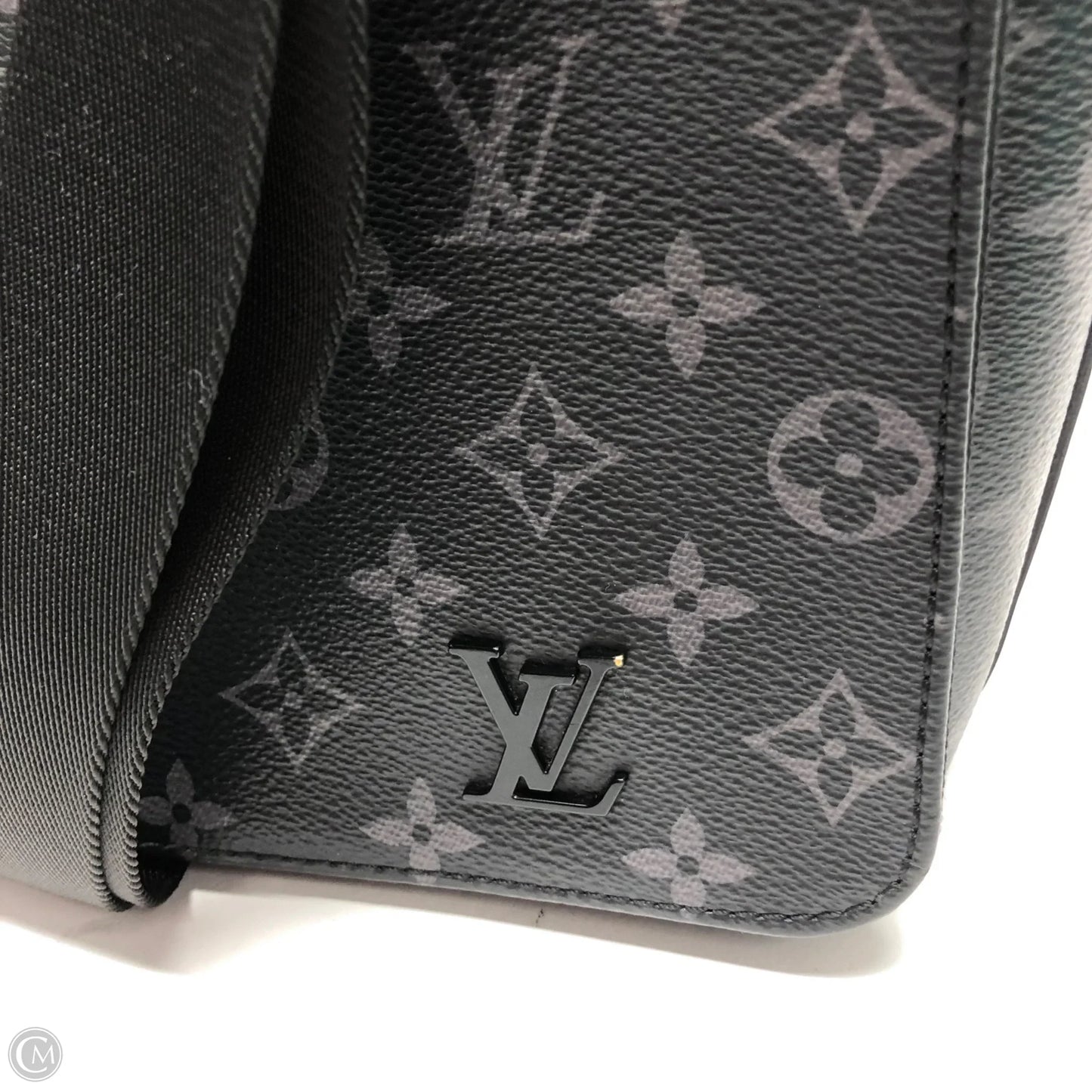 Crossbody Luxury Designer By Louis Vuitton, Size: Medium