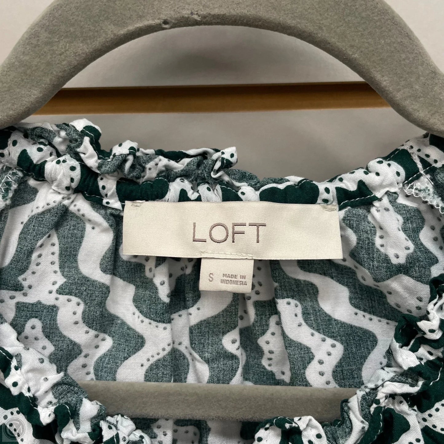 Top Short Sleeve By Loft In Green & White, Size: S