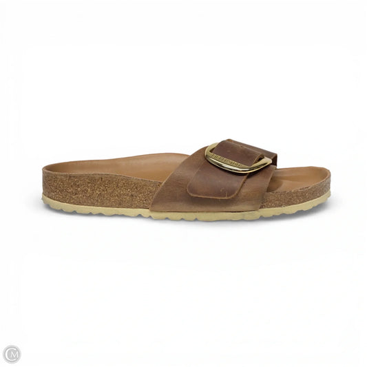 Sandals Flats By Birkenstock In Brown, Size: 7