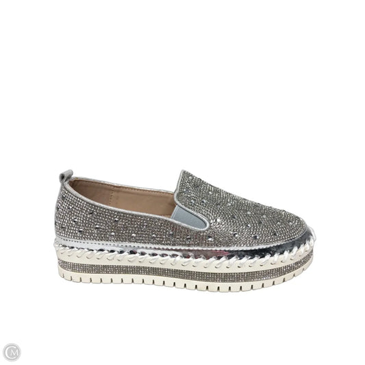 Shoes Flats By Azalea Wang In Silver, Size: 6