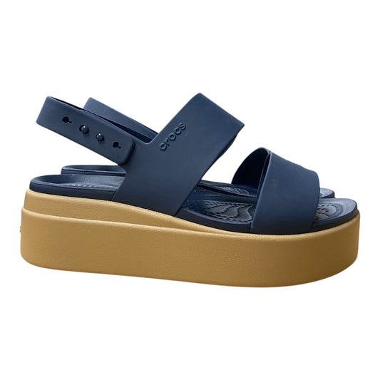 Sandals Flats By Crocs In Blue, Size:6