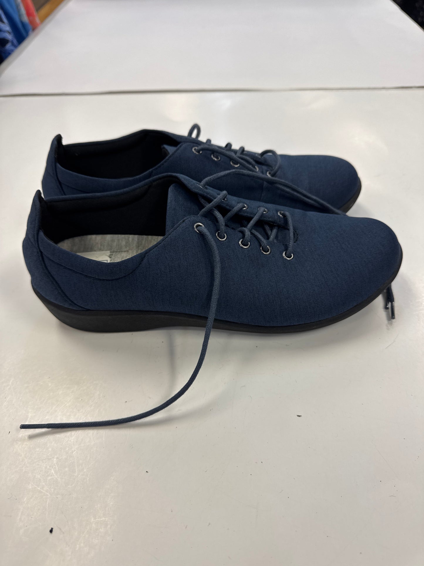 Shoes Sneakers By Clarks In Navy, Size: 9