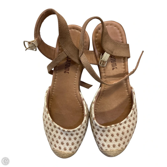 Sandals Heels Wedge By Clothes Mentor In Cream & Tan, Size: 6
