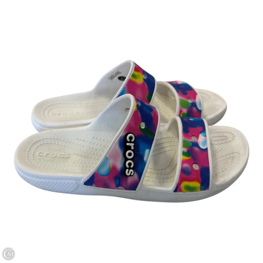 Sandals Flats By Crocs In Multi-colored, Size: 8