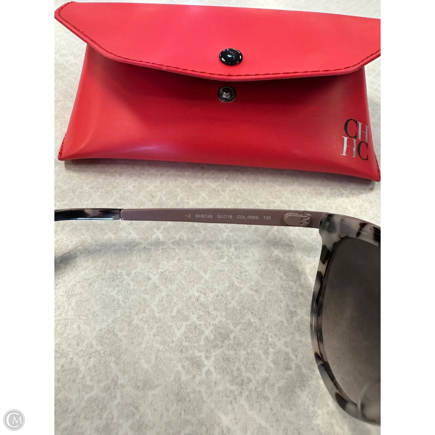 Sunglasses Designer By Carolina Herrera, Size: Medium