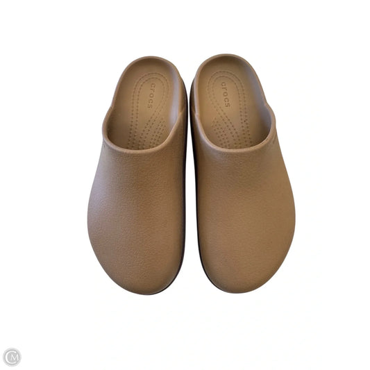Sandals Heels Block By Crocs In Beige, Size: 6.5