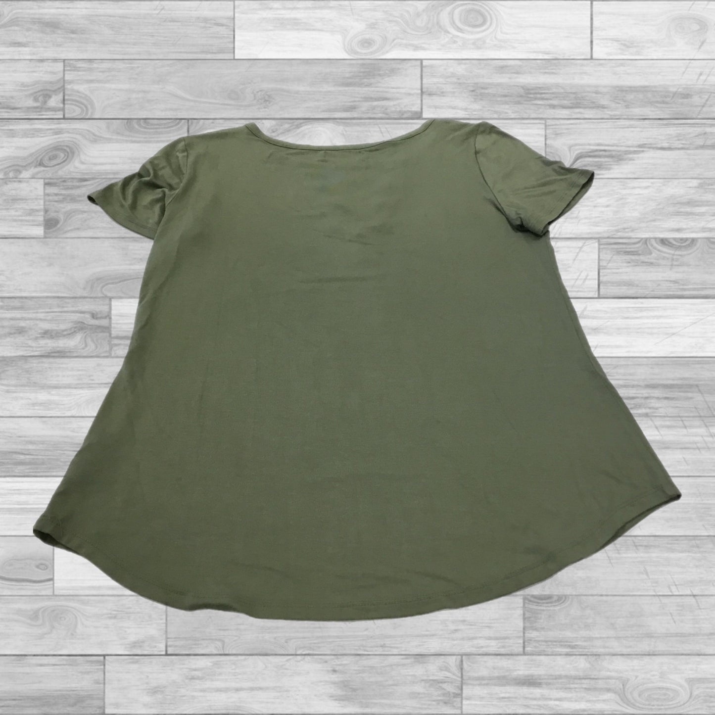 Top Short Sleeve By Maurices In Green, Size: M