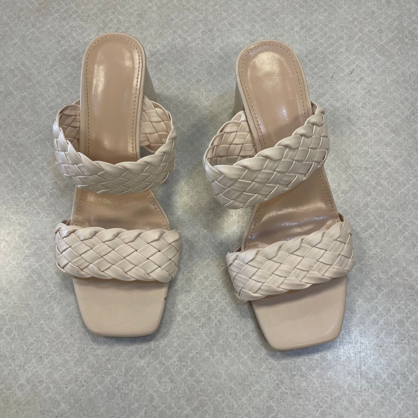 Shoes Heels Block By Clothes Mentor In Cream, Size: 6.5