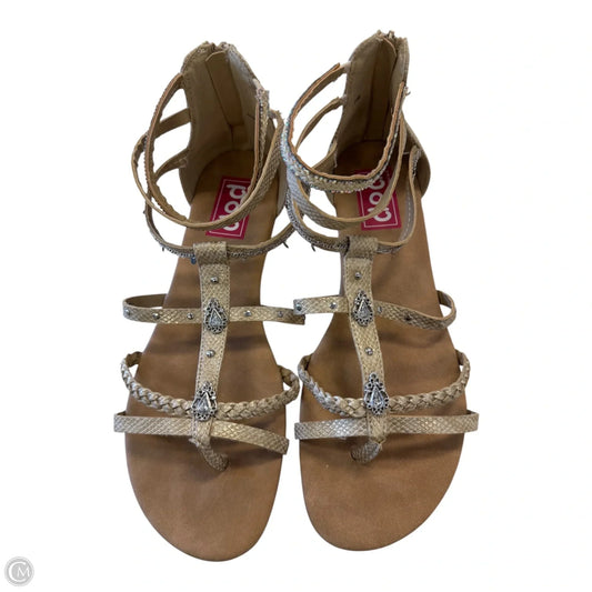 Sandals Flats By Clothes Mentor In Tan, Size: 11