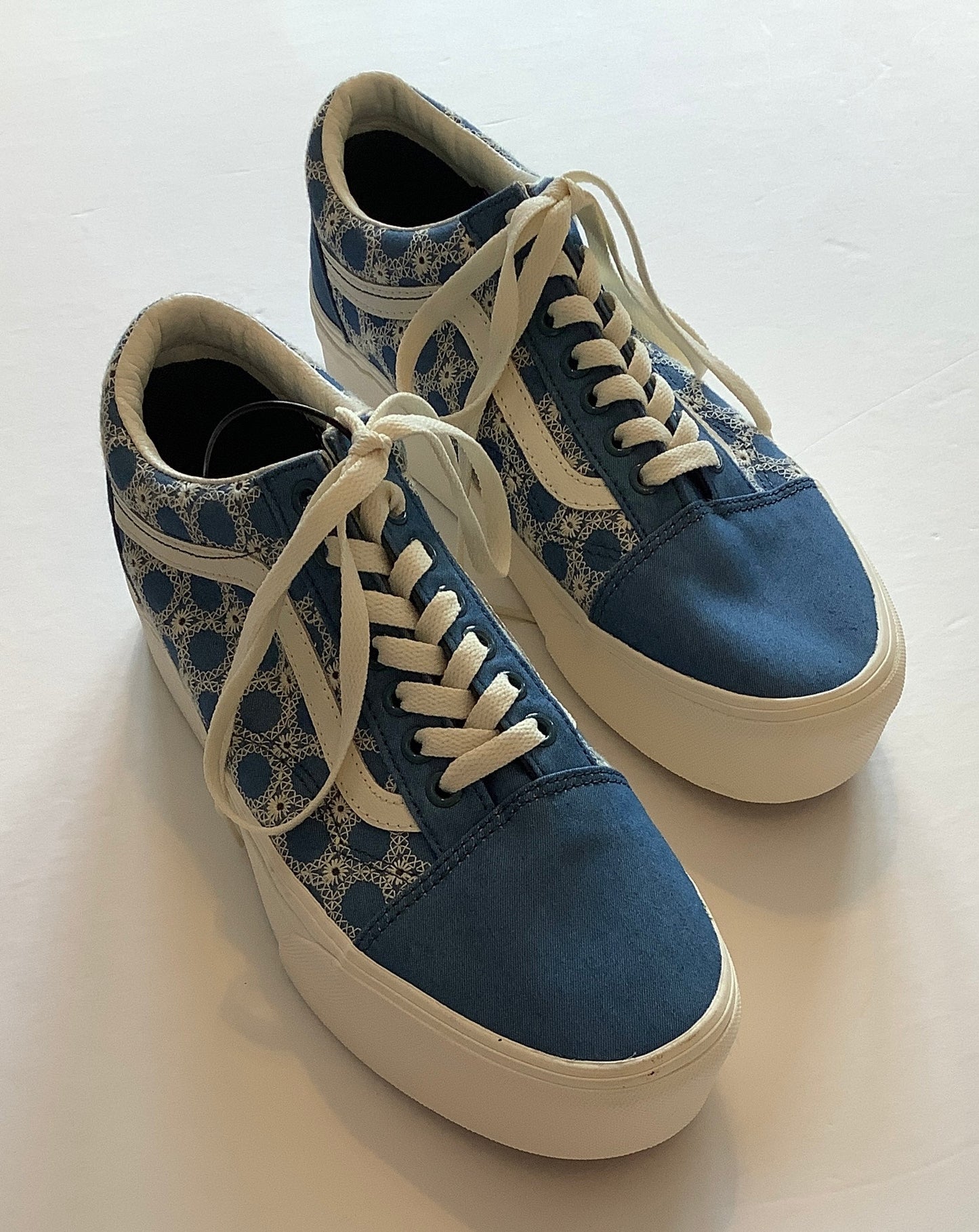 Shoes Sneakers By Vans In Blue, Size: 8.5