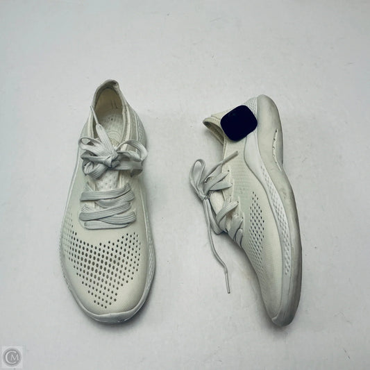 Shoes Sneakers By Clothes Mentor In White