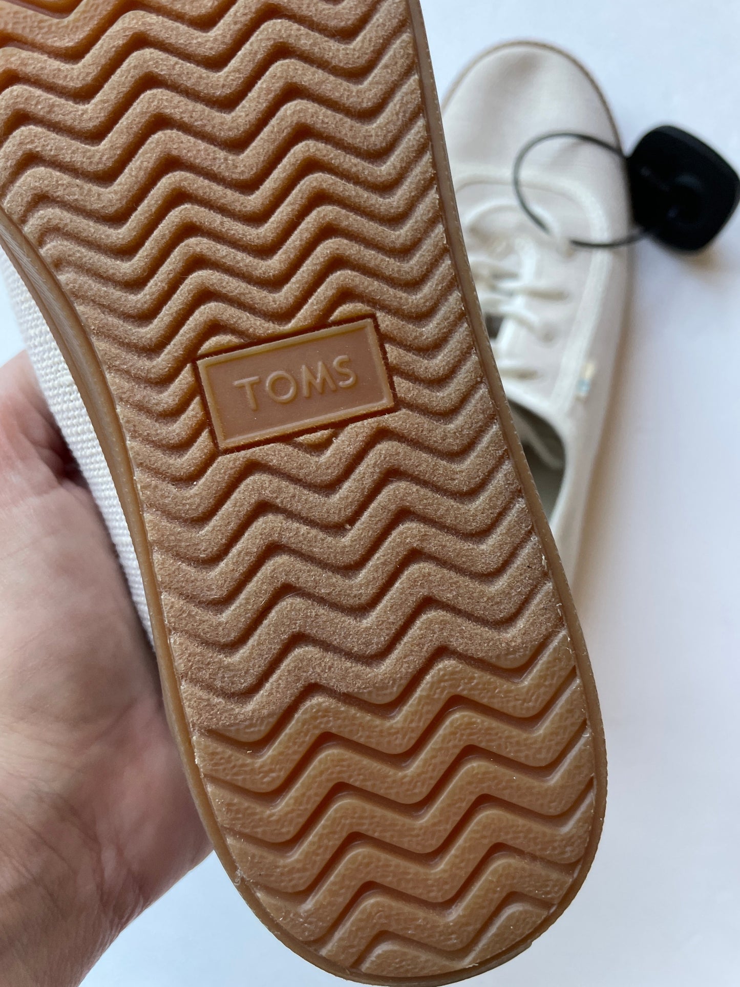 Shoes Flats By Toms In Cream, Size: 7