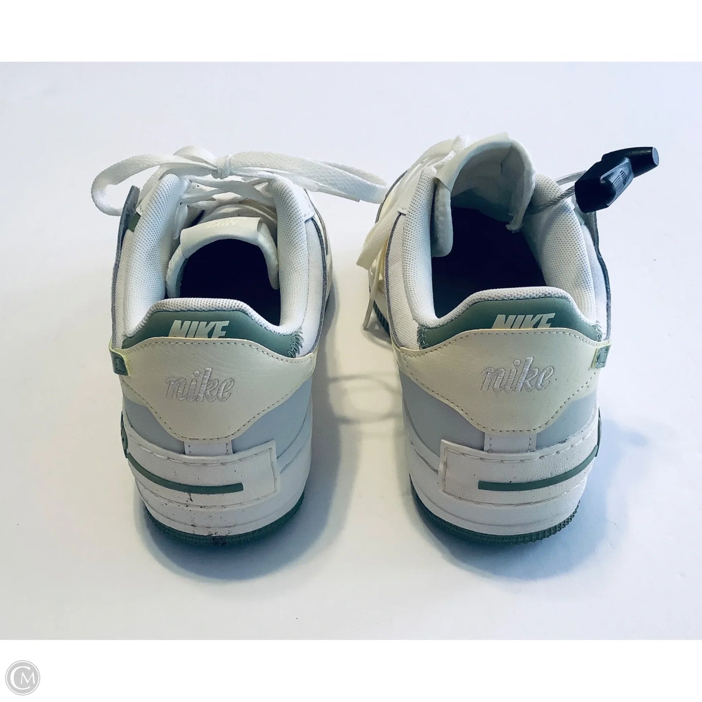 Shoes Sneakers By Nike In White, Size: 9