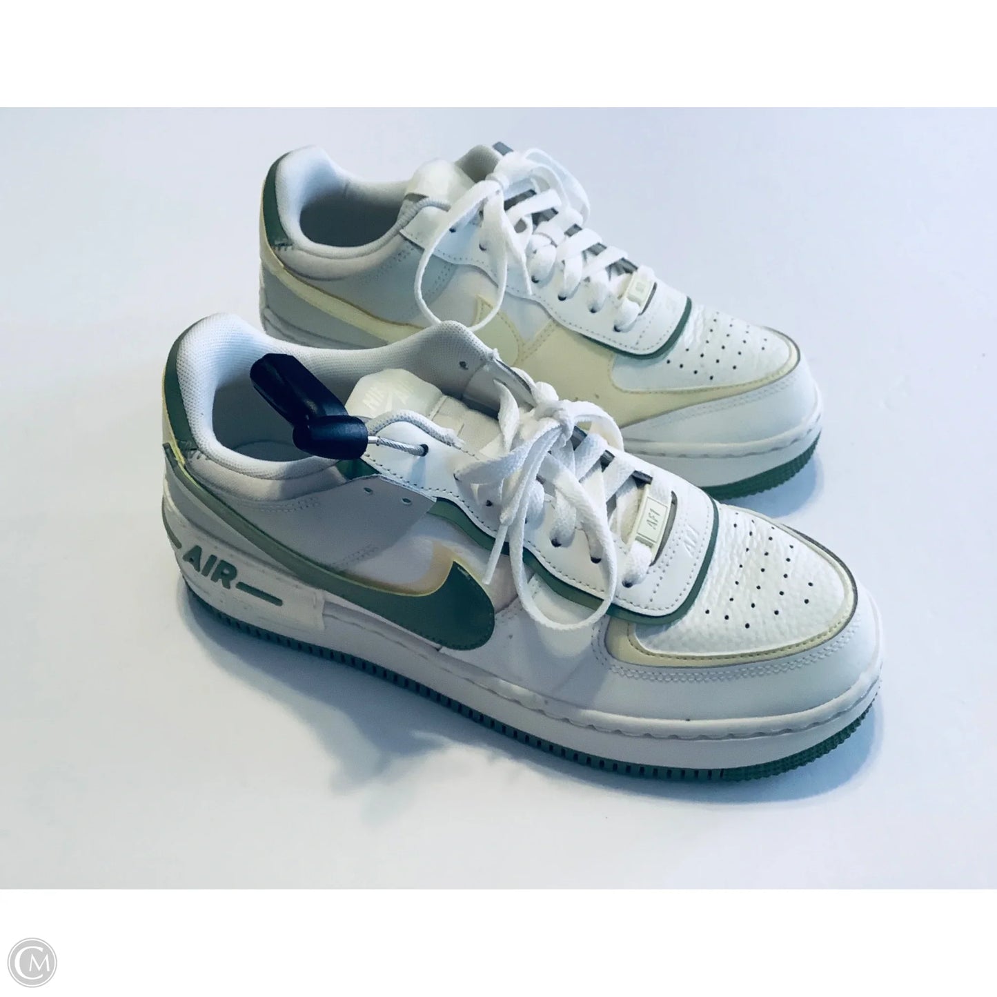 Shoes Sneakers By Nike In White, Size: 9