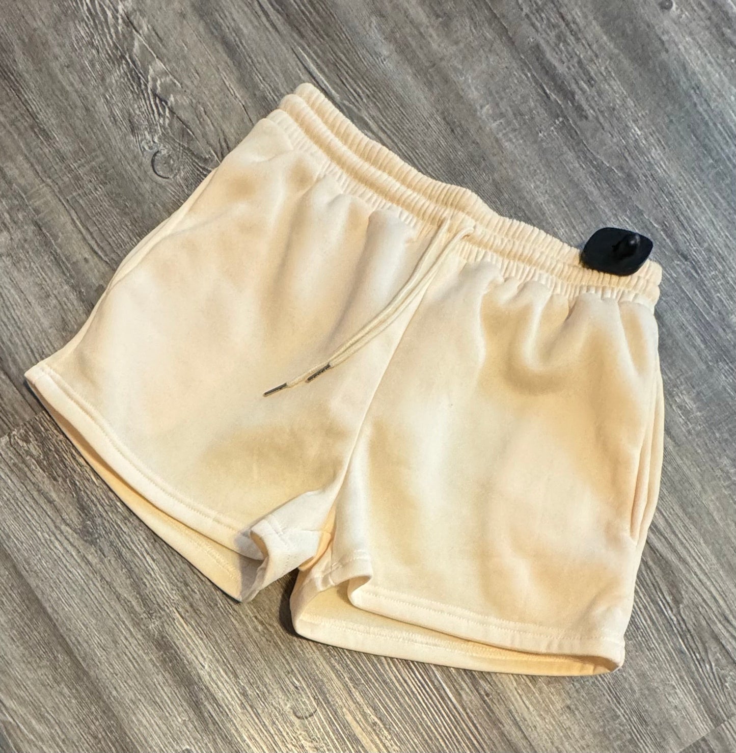 Shorts By Clothes Mentor  Size: L