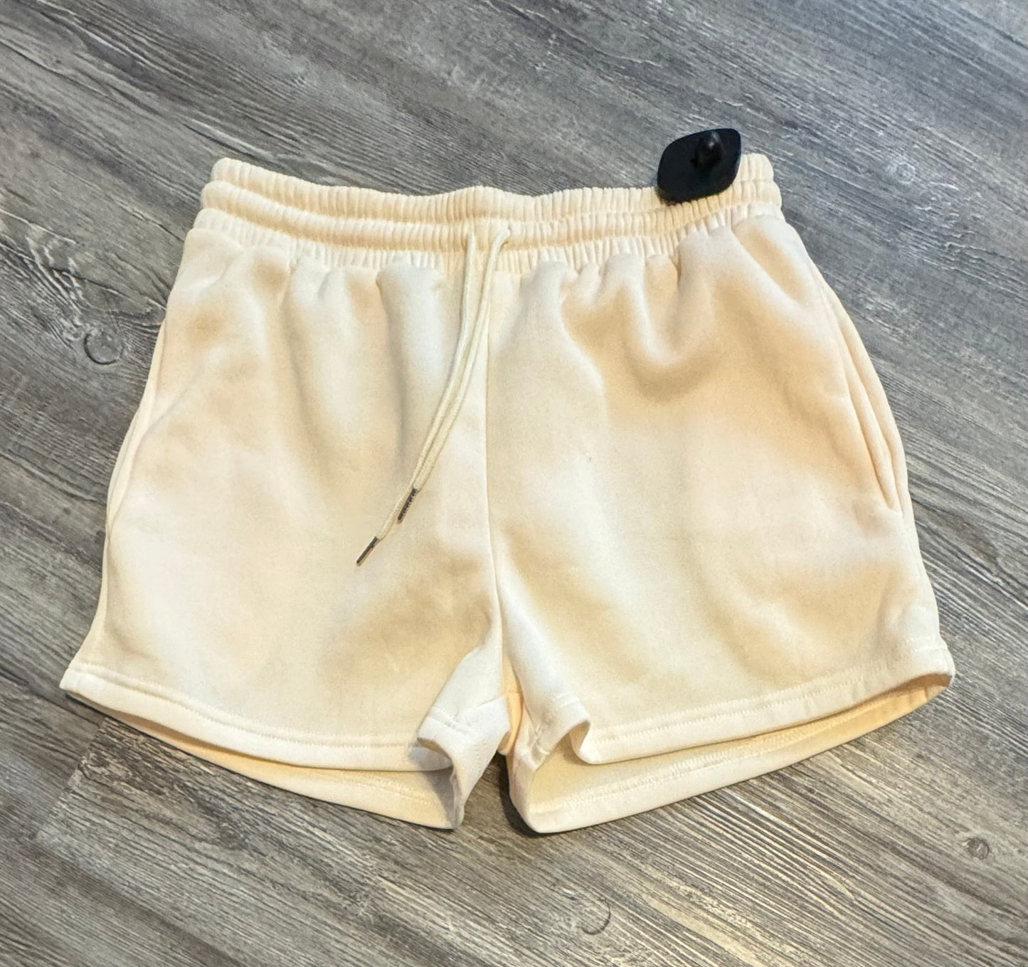 Shorts By Clothes Mentor  Size: L