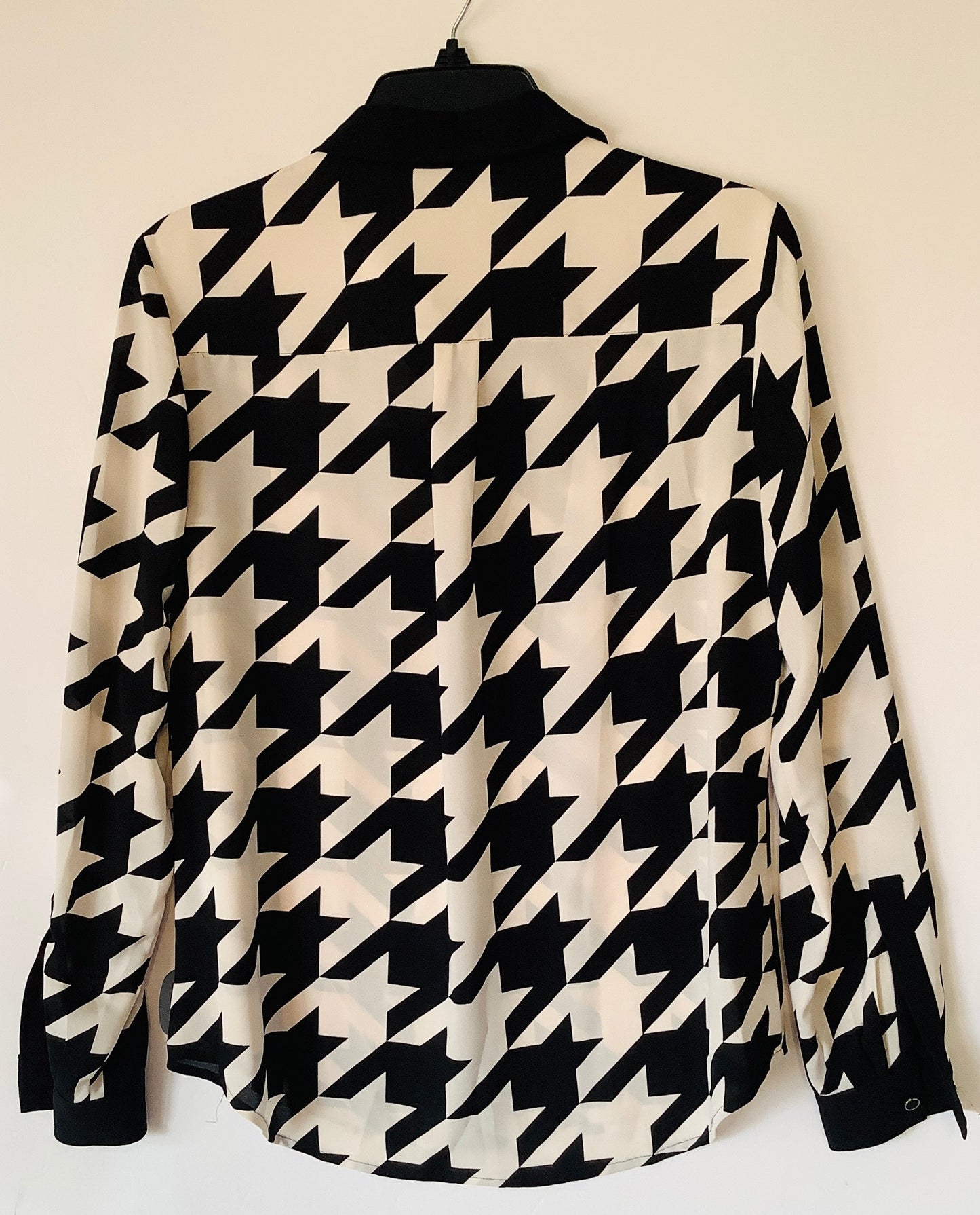 Top Long Sleeve By Anne Klein In Black & White, Size: S