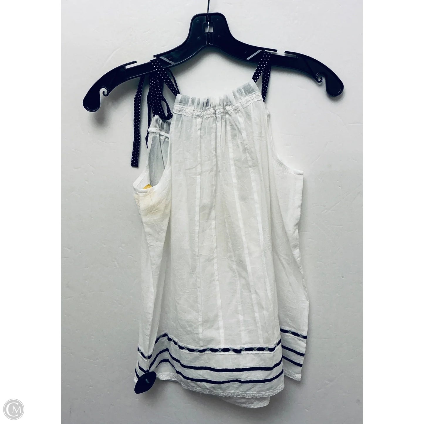Top Sleeveless By Nikibiki In White, Size: S