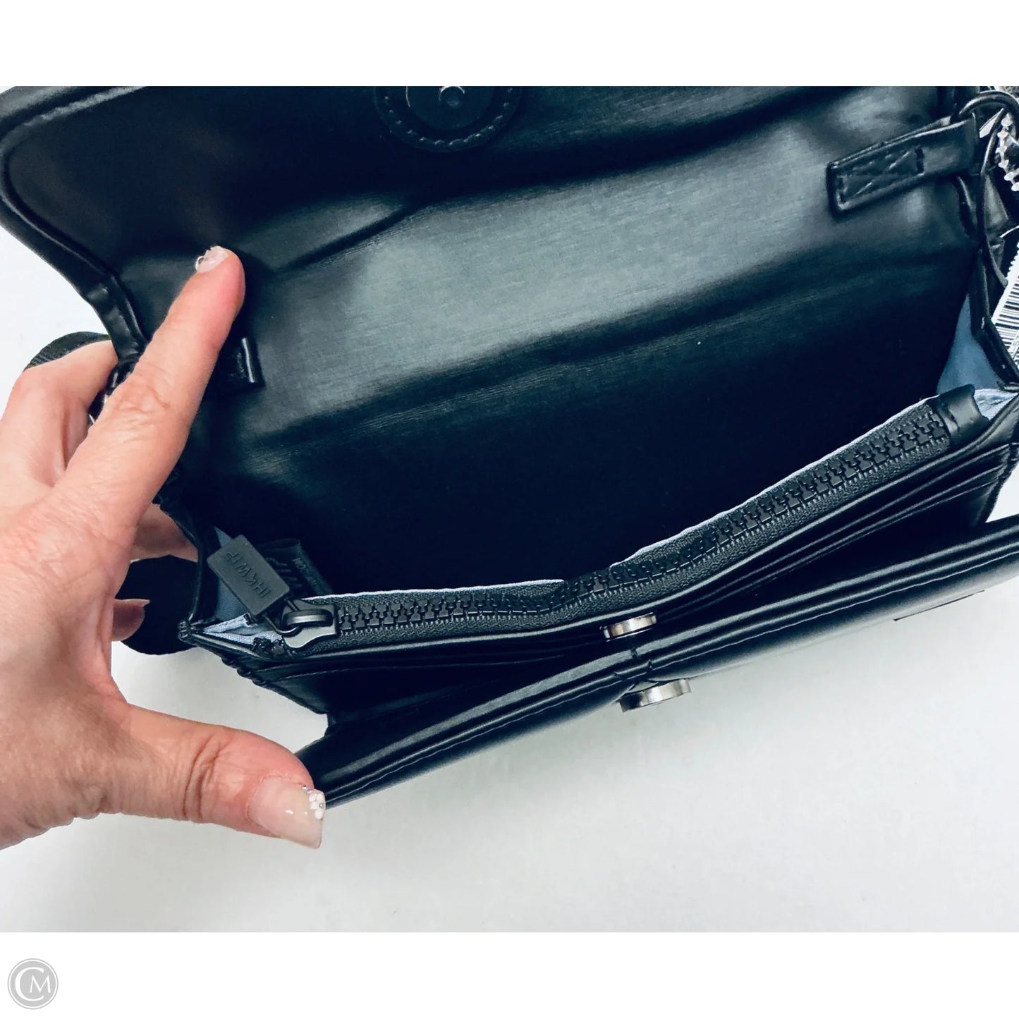 Crossbody By Clothes Mentor, Size: Medium