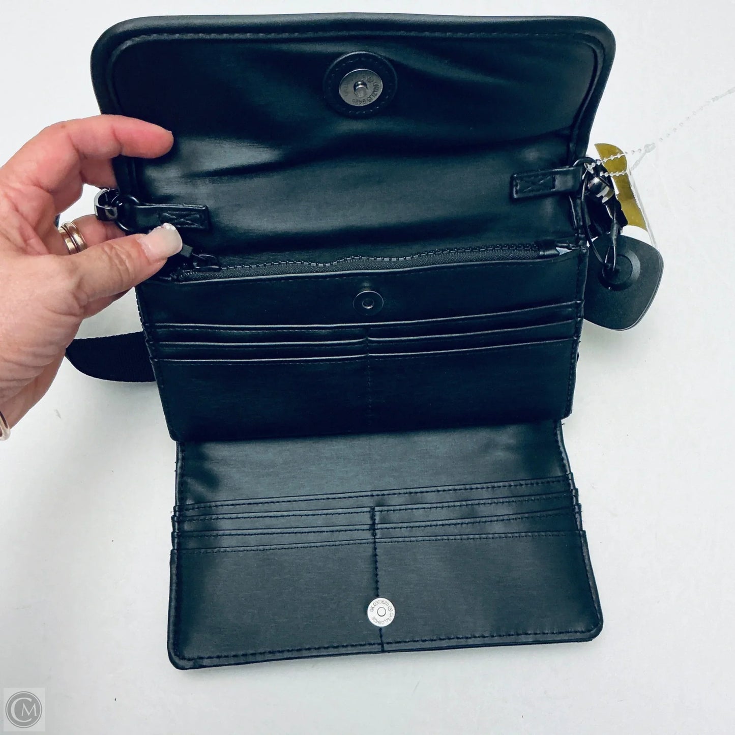 Crossbody By Clothes Mentor, Size: Medium