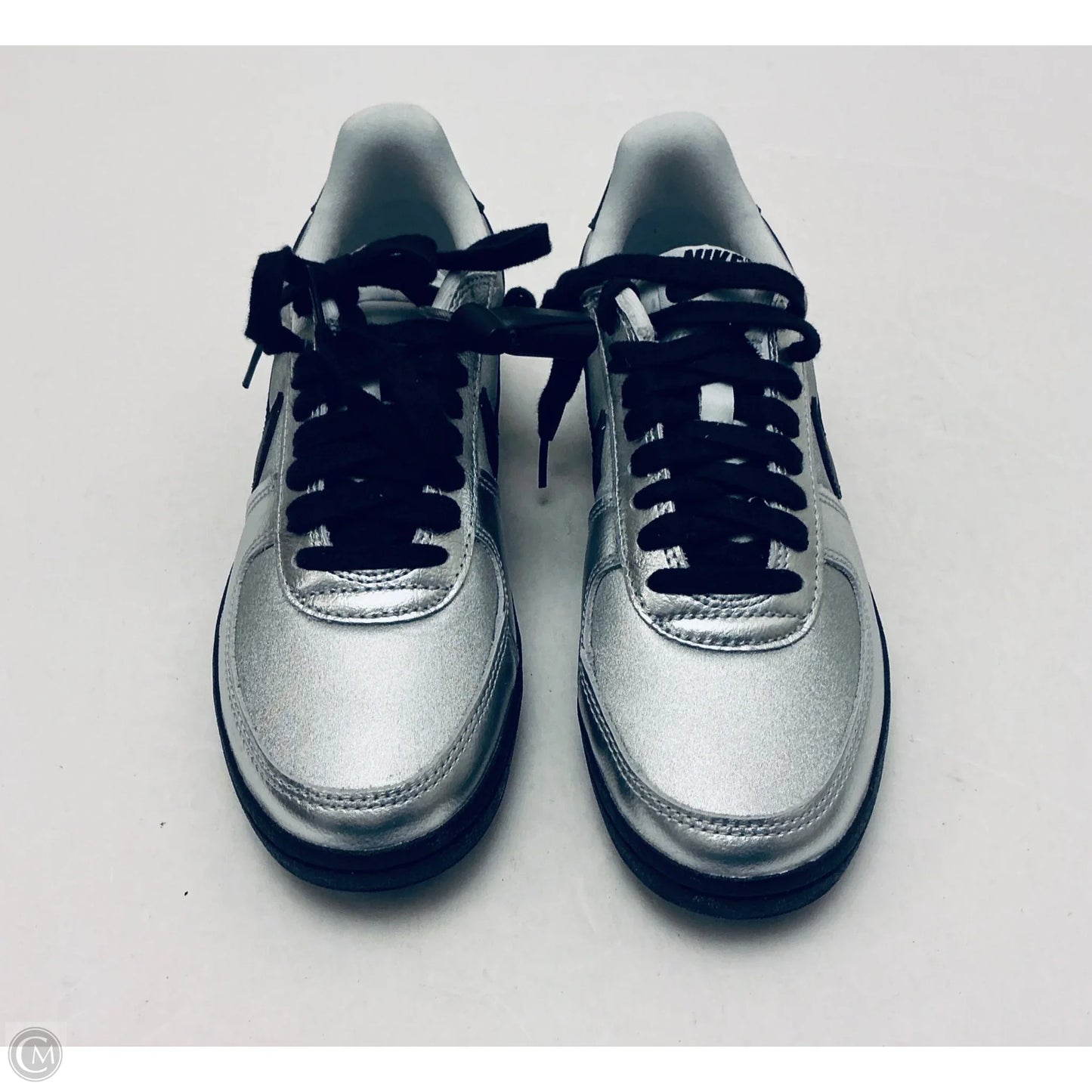 Shoes Sneakers By Nike In Silver, Size: 8.5