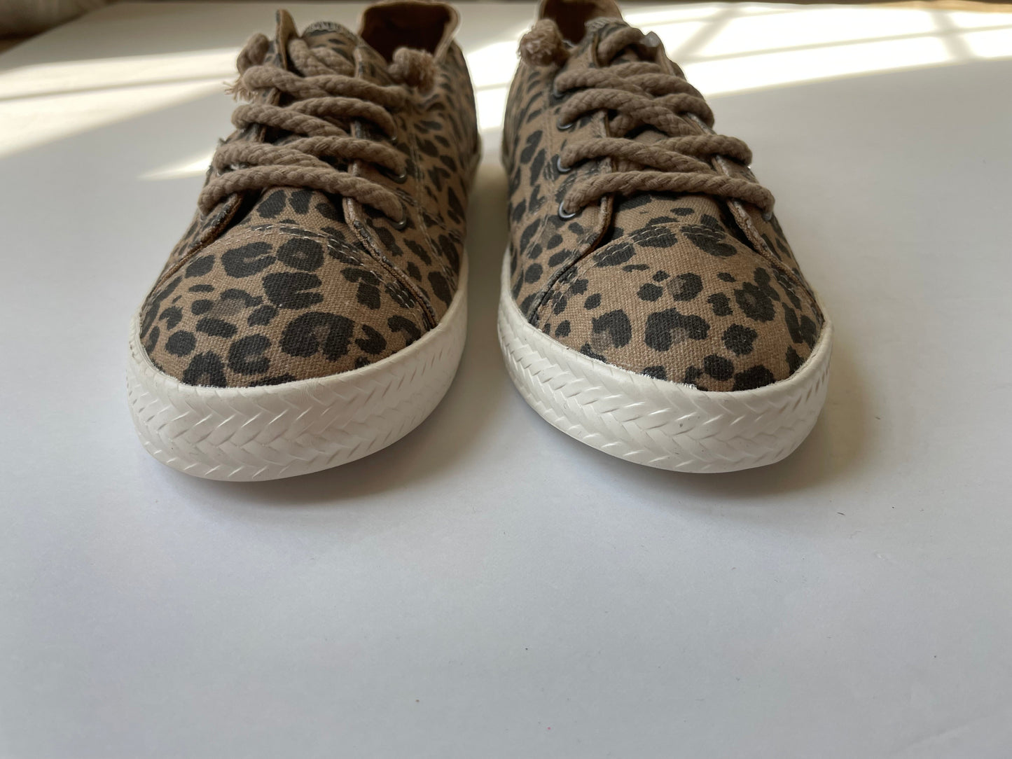 Animal Print Shoes Flats Billabong, Size 7