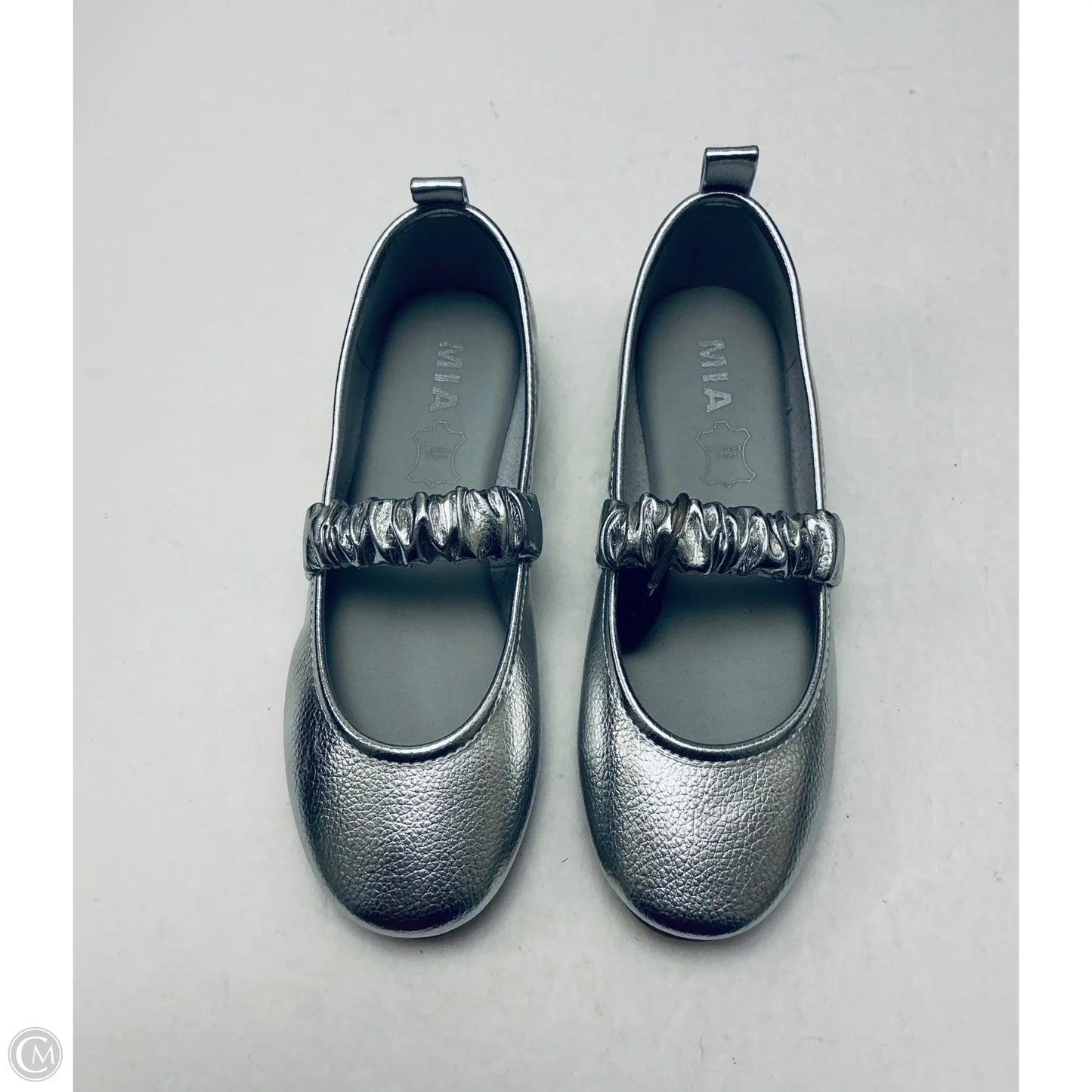 Shoes Flats By Mia In Silver, Size: 6