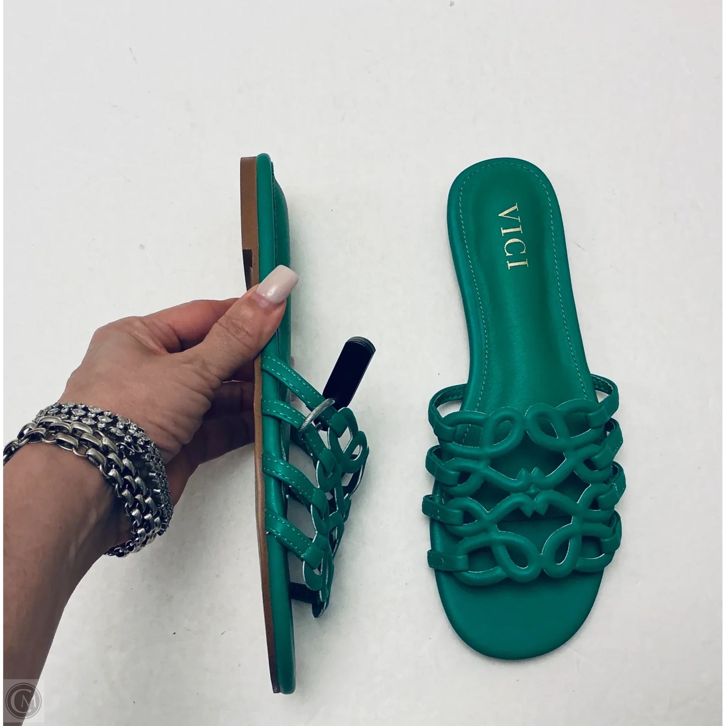 Sandals Flats By Vici In Green, Size: 7.5
