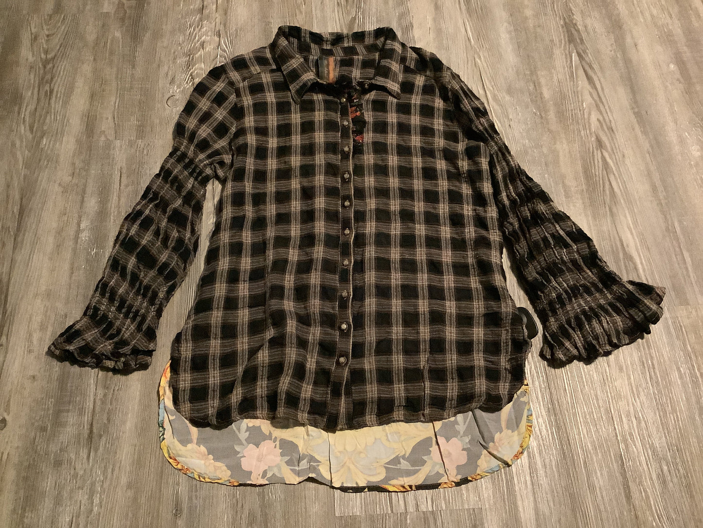 Top Long Sleeve By Aratta Silent Journey In Plaid, Size: M