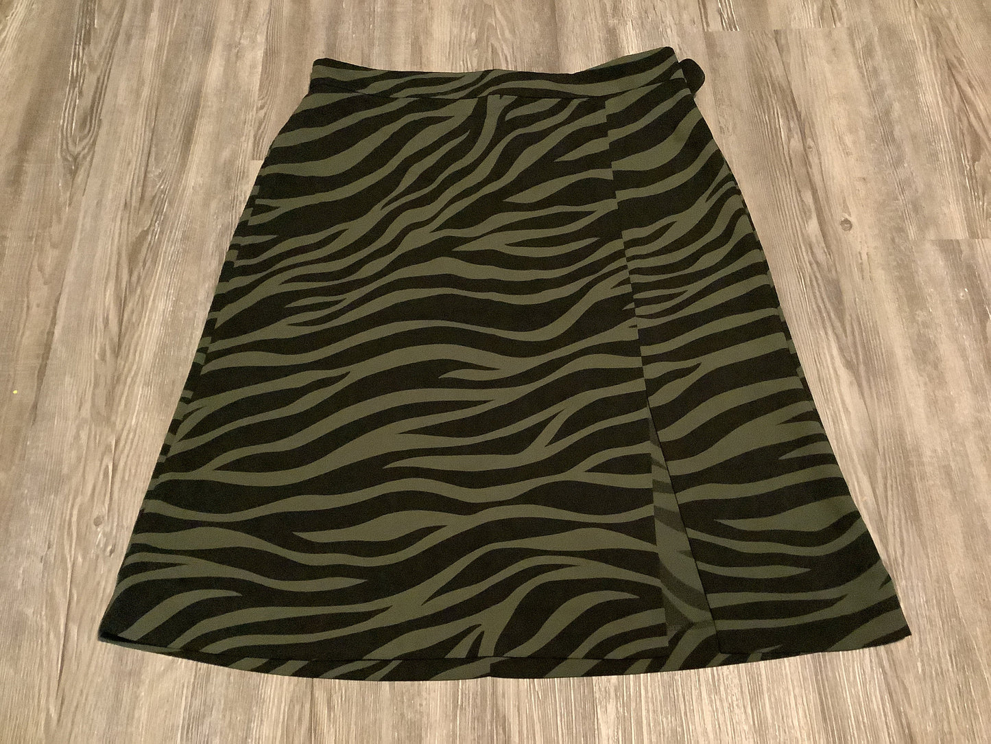 Skirt Midi By Ann Taylor In Black & Green, Size: 12petite