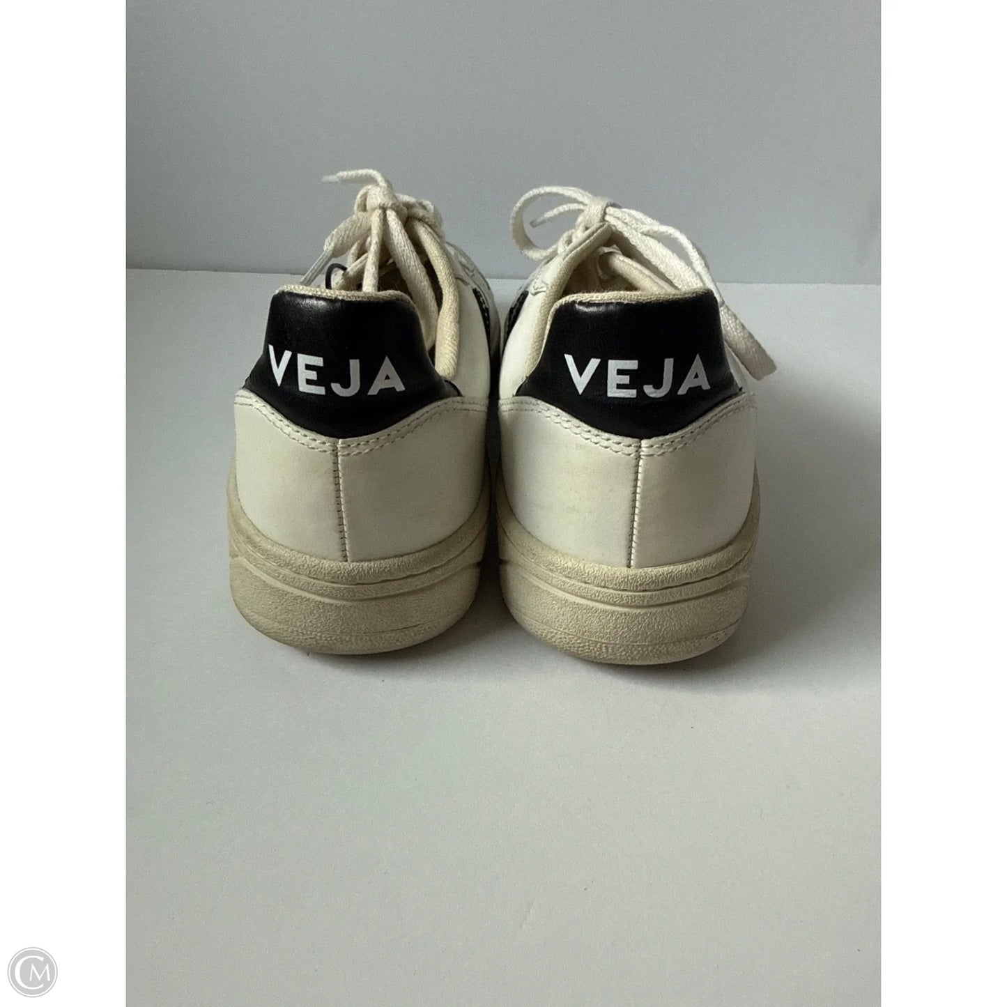 Shoes Sneakers By Veja In White, Size: 9
