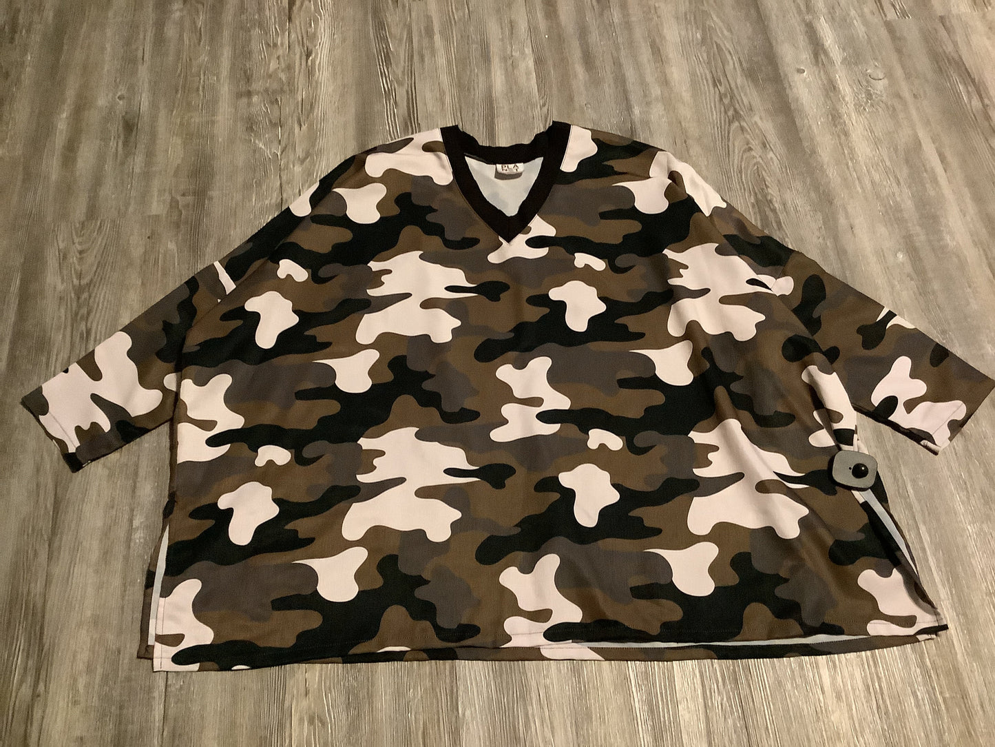 Top Long Sleeve By Clothes Mentor In Camouflage Print, Size: Onesize