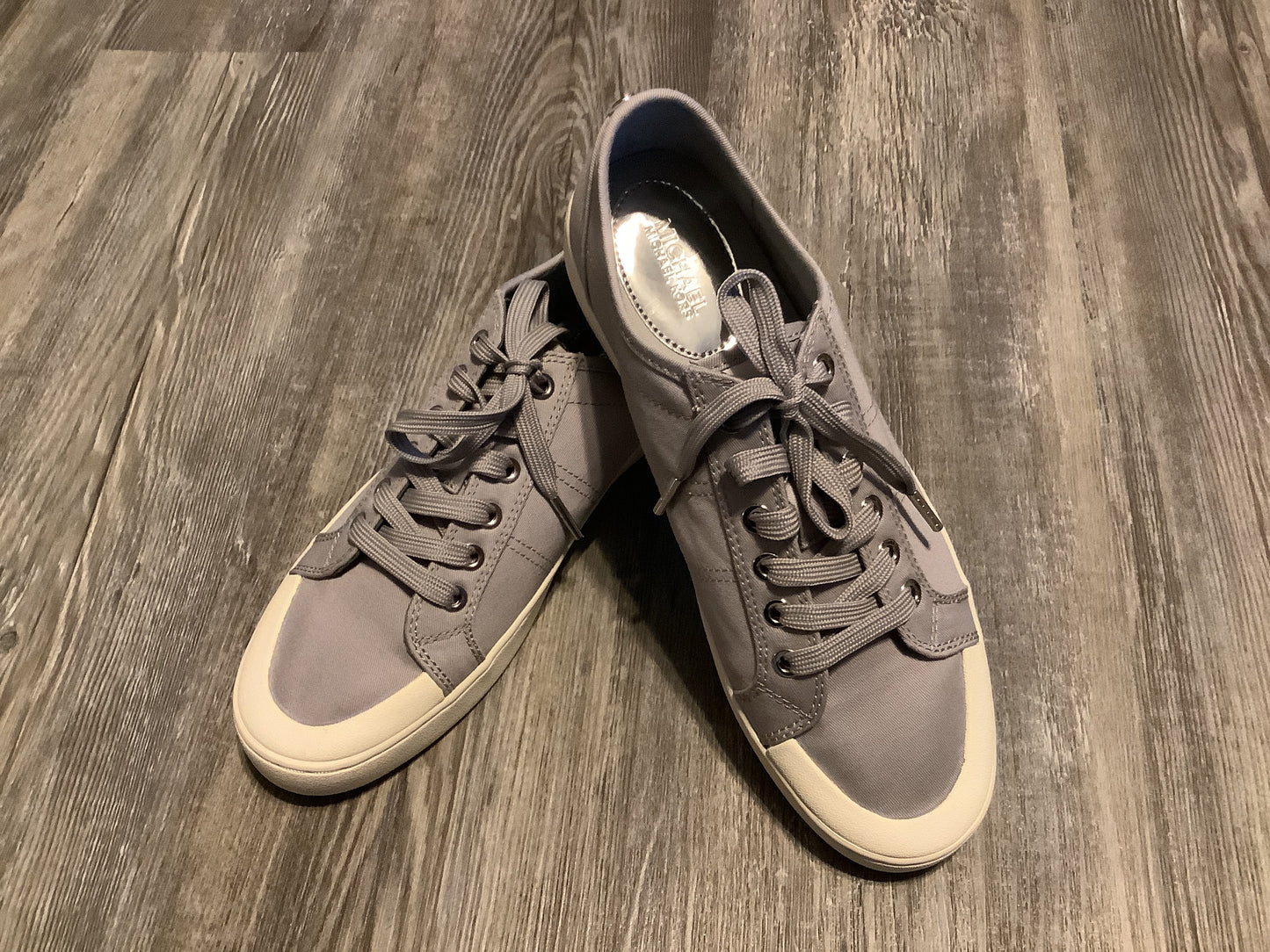 Shoes Sneakers By Michael Kors In Grey, Size: 8.5