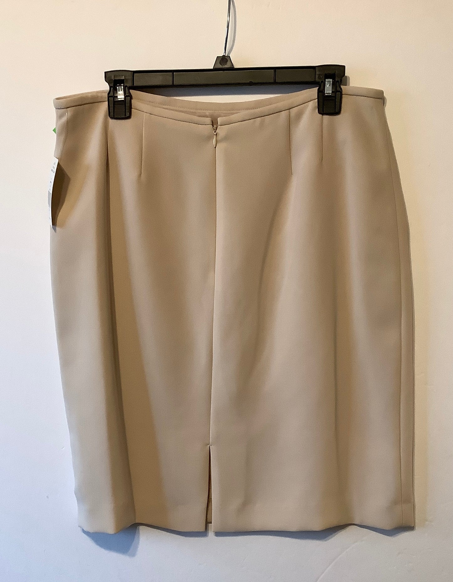 Skirt Mini & Short By Tahari By Arthur Levine In Cream, Size: 12