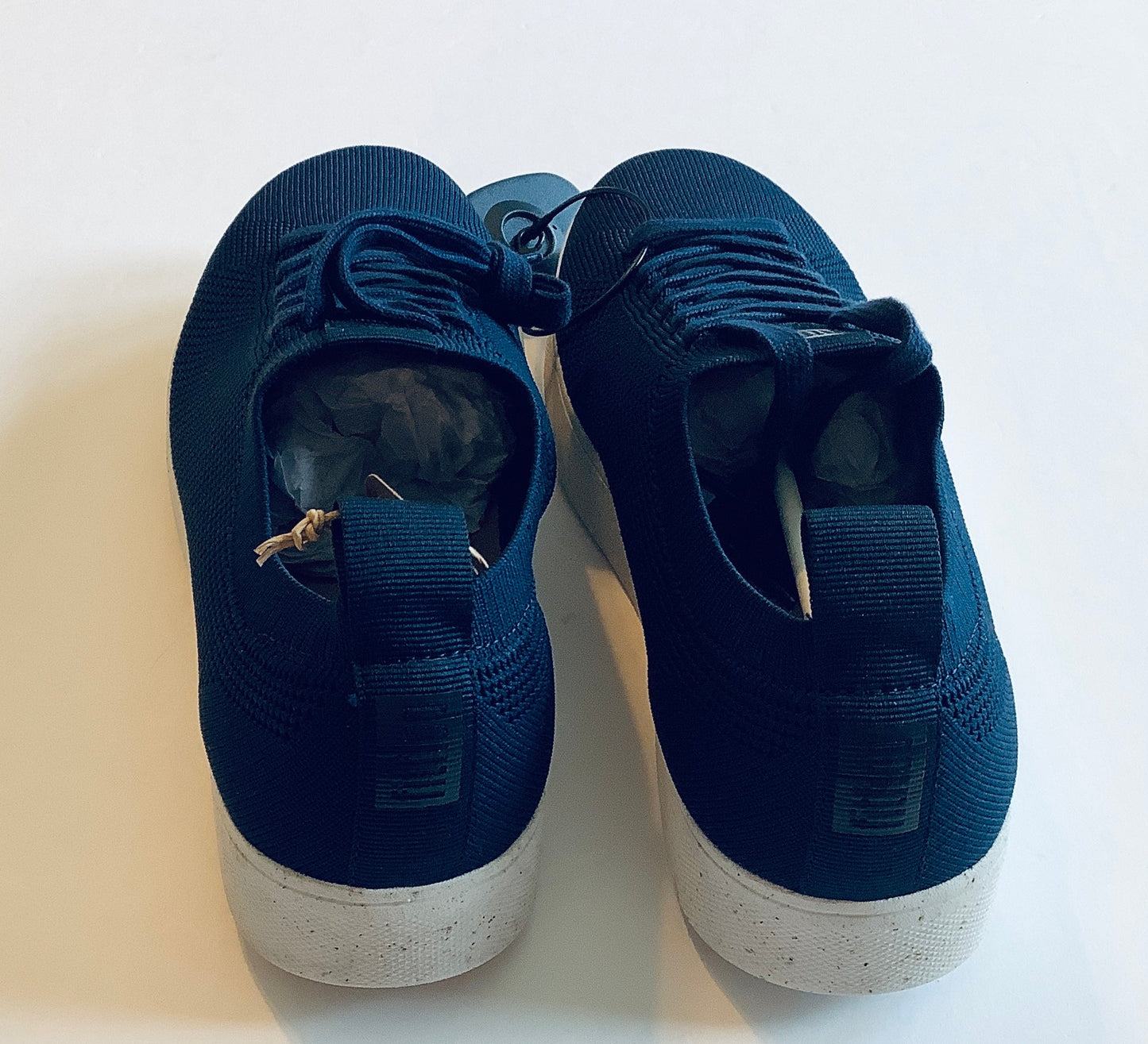 Shoes Sneakers By Clothes Mentor In Navy, Size: 6.5