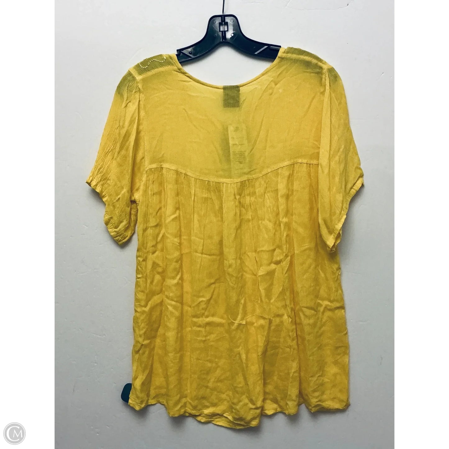 Top Short Sleeve By Clothes Mentor In Yellow, Size: Osfm