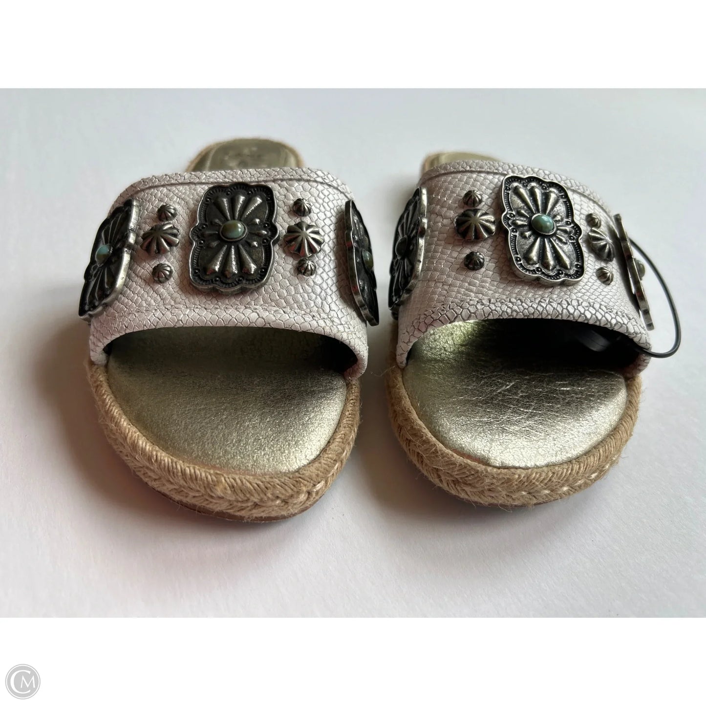 Sandals Flats By Cmc In Gold, Size: 6