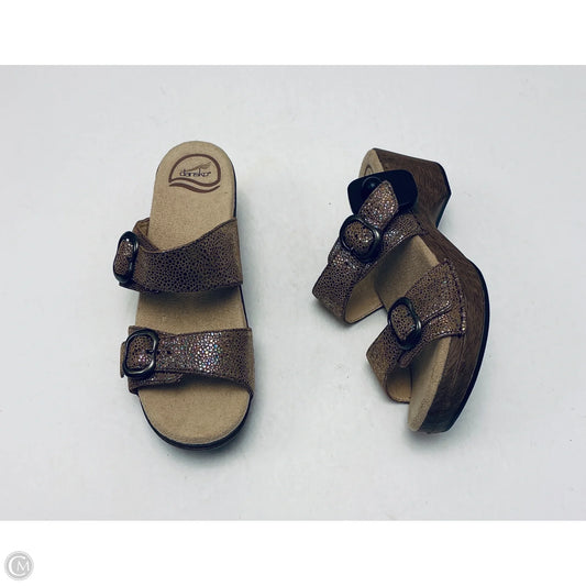 Shoes Heels Block By Dansko In Gold, Size: 6.5