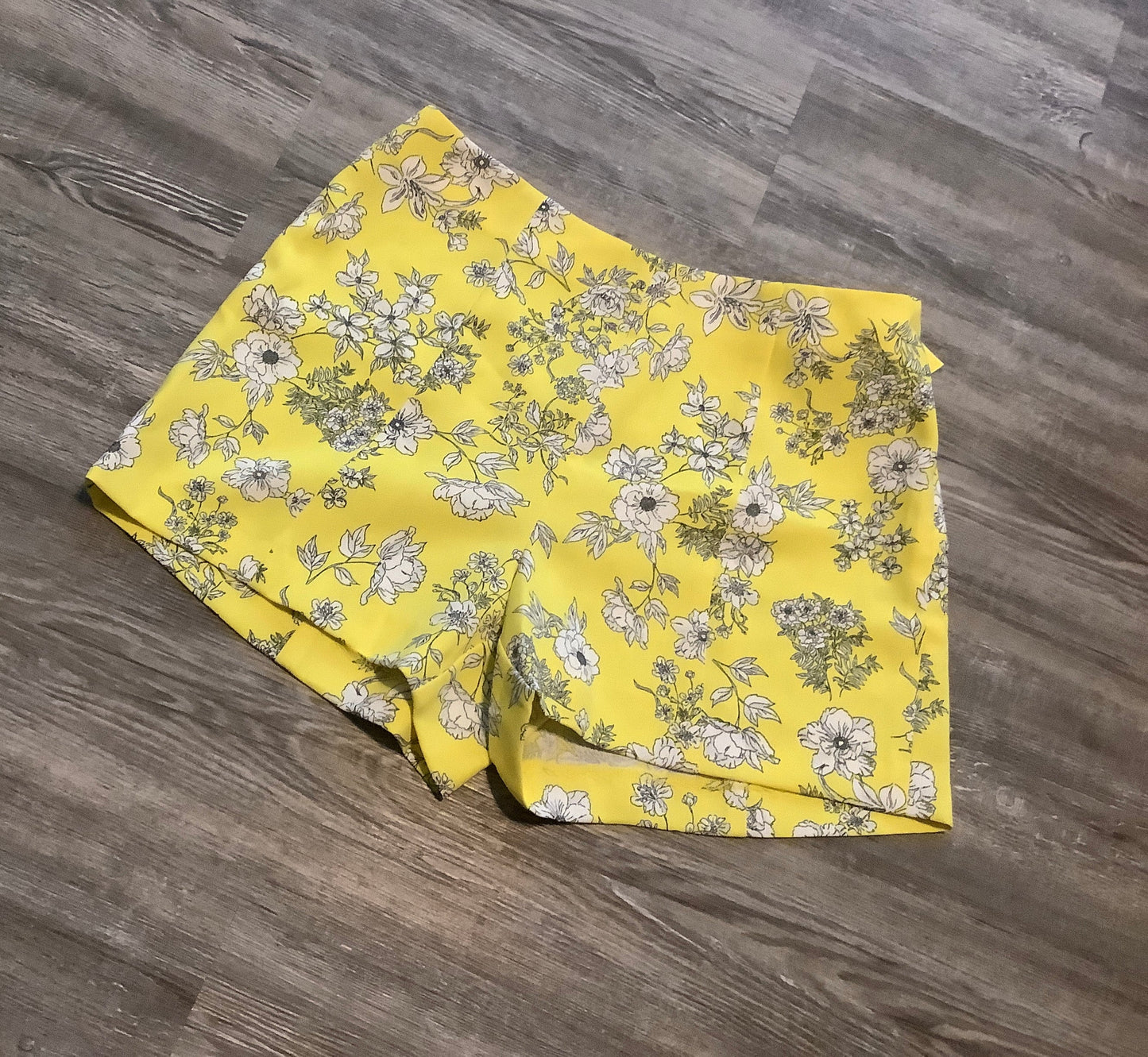 Yellow Shorts Giani Bernini, Size M