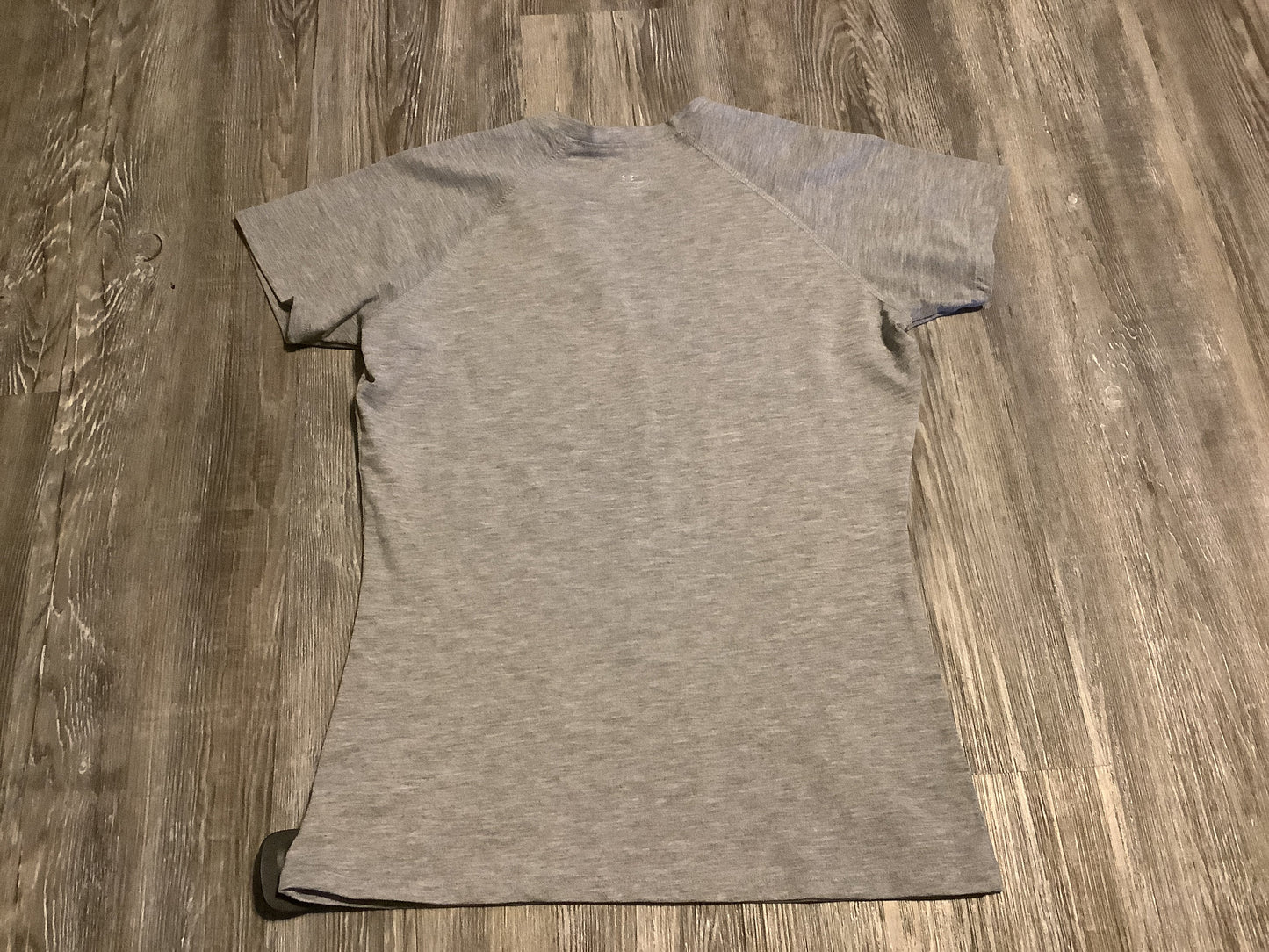 Athletic Top Short Sleeve By Under Armour In Grey, Size: S