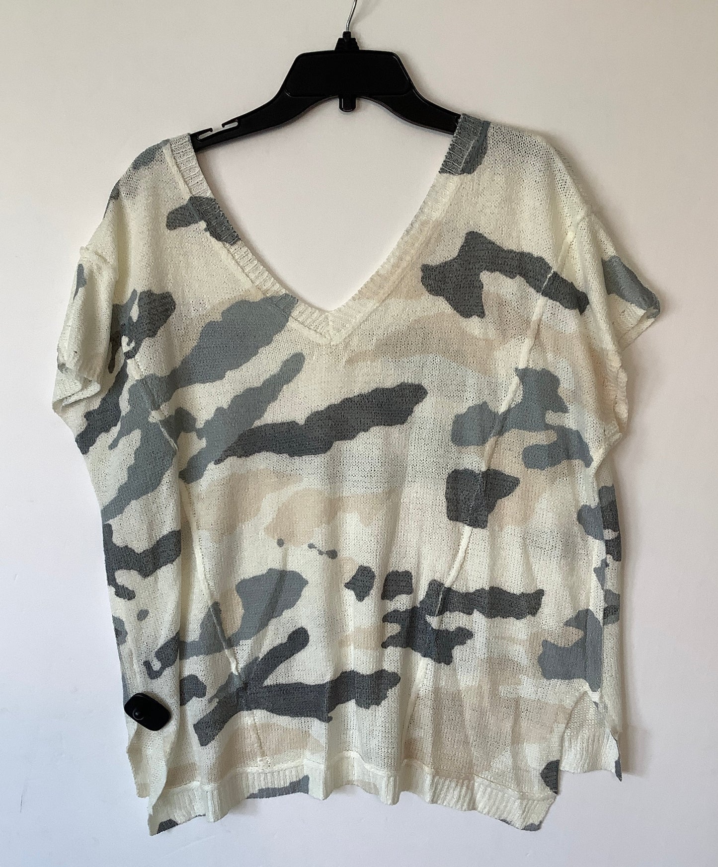 Top Short Sleeve By Pol In Camouflage Print, Size: S